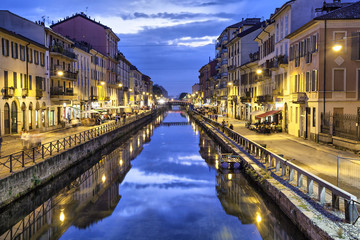 Fototapeta premium Kanał Naviglio Grande wieczorem, Mediolan