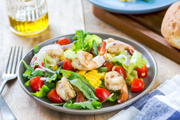 Prawns with sweet corn and rocket salad