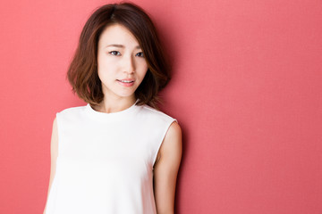 Obraz premium attractive asian woman on red background