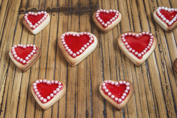 Obraz na płótnie Canvas Red hearts cookies on wooden background