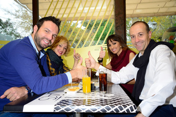 Friends at a cafetaria with positive attitude.