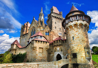 Obraz premium piękny średniowieczny zamek Kreuzenstein, Austria