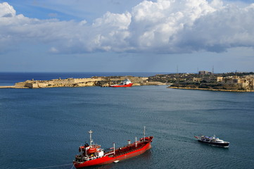 Fototapeta premium Beautiful autumn day in the old harbor of Valetta City