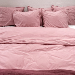 Fototapeta na wymiar Bed with pink bedclothes