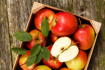 Fototapeta na wymiar Fresh red apples on wooden table