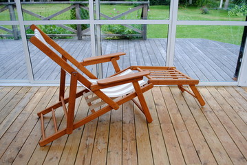 liegestuhl  auf der veranda