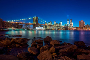 Naklejka na ściany i meble Beautiful shot of Brooklyn Bridge at twilight