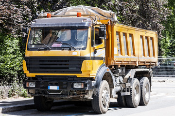 Autocarro giallo