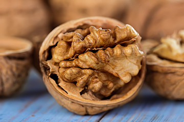 Half walnut kernel and whole walnuts