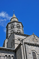Fototapeta na wymiar Orcival, Basilica di Notre Dame, Puy de Dome, Alvernia