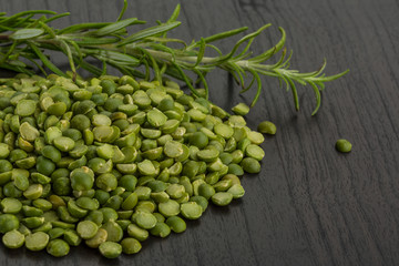 Dry green peas