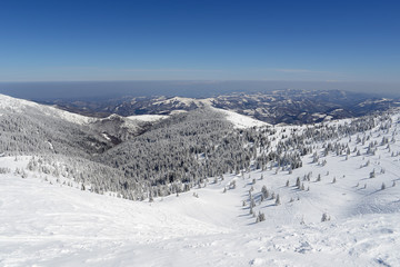 Fototapeta na wymiar View of the mountains