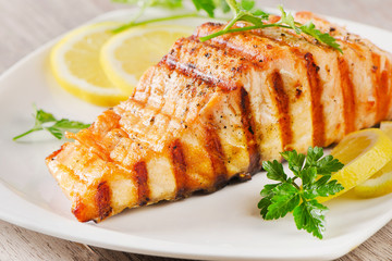 Grilled Salmon with lemon