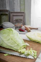 Studio, Spitzkohl auf dem Küchenbrett