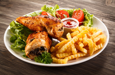 Grilled chicken fillets and vegetables