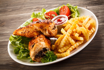 Grilled chicken fillets and vegetables