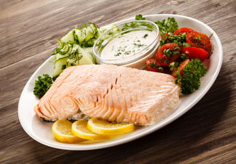 Salmon steak and vegetables
