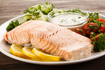 Salmon steak and vegetables