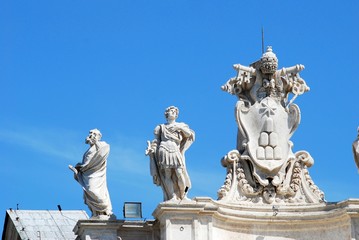 Fototapeta premium Sculptures on the facade of Vatican city works