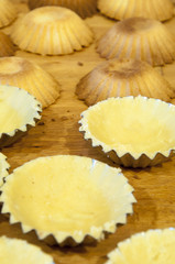 makeing cupcakes