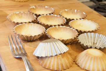 makeing cupcakes