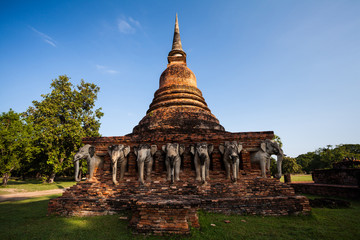 Fototapeta na wymiar Wat Chang lom,Sukhothai ,Thailand