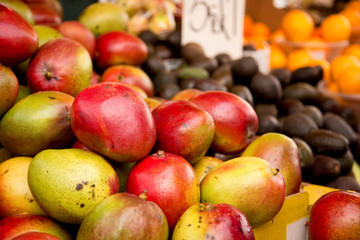 fresh mango's at a market