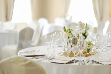 Table set for an event party or wedding reception - obrazy, fototapety, plakaty