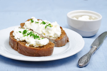 rye bread with cream cheese and dill