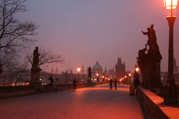 Obraz premium Dawn on Charles Bridge in Prague