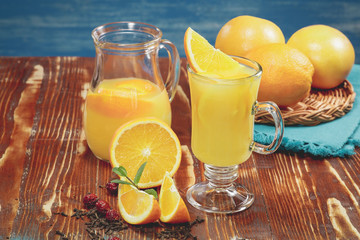 Orange juice and fresh oranges