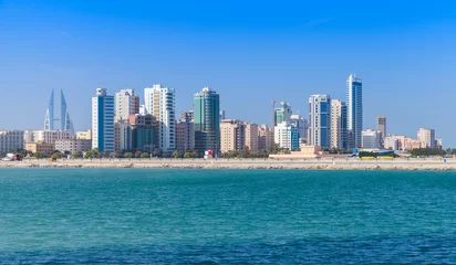  Skyline van de stad Manama, Bahrein, Midden-Oosten © evannovostro