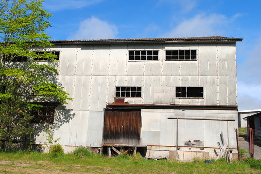alte Asbestverkleidung der Hauswand