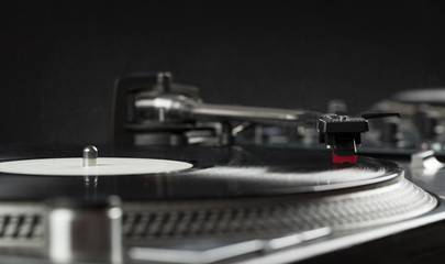 Obraz na płótnie Canvas Turntable playing vinyl close up with needle on the record