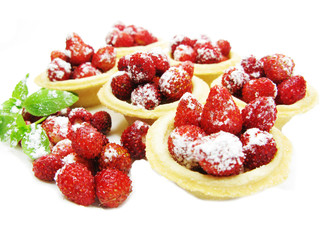 muffin cakes with wild strawberry berries