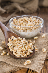 Portion of puffed wheat