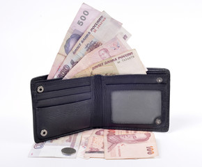 Деньги тайланда и россии в кошельке