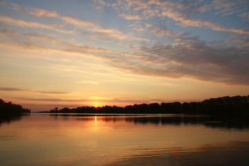 Obraz premium sunset over the river