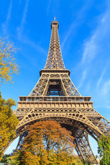 Fototapeta na wymiar Eiffel Tower in Paris, France 