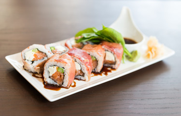 Salmon sushi roll
