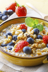 シリアル食品とフルーツ　Cereal and fruit