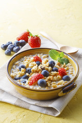 シリアル食品とフルーツ　Cereal and fruit