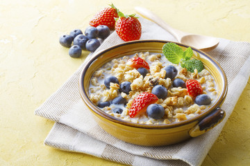 シリアル食品とフルーツ　Cereal and fruit