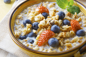 シリアル食品とフルーツ　Cereal and fruit