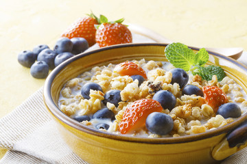 シリアル食品とフルーツ　Cereal and fruit