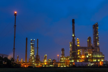 Petrochemical plant, Refinery
