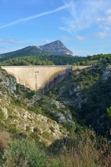 MONTAGNE SAINTE VICTOIRE ET BARRAGE DE BIMONT