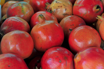 Fototapeta na wymiar pomegranate at the fruit market