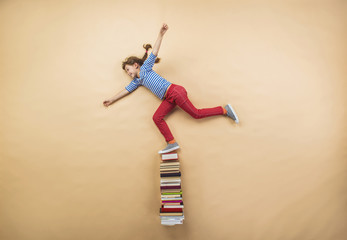 Girl with books © Halfpoint