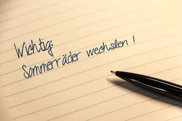 Notiz mit Mitteilung Sommerräder